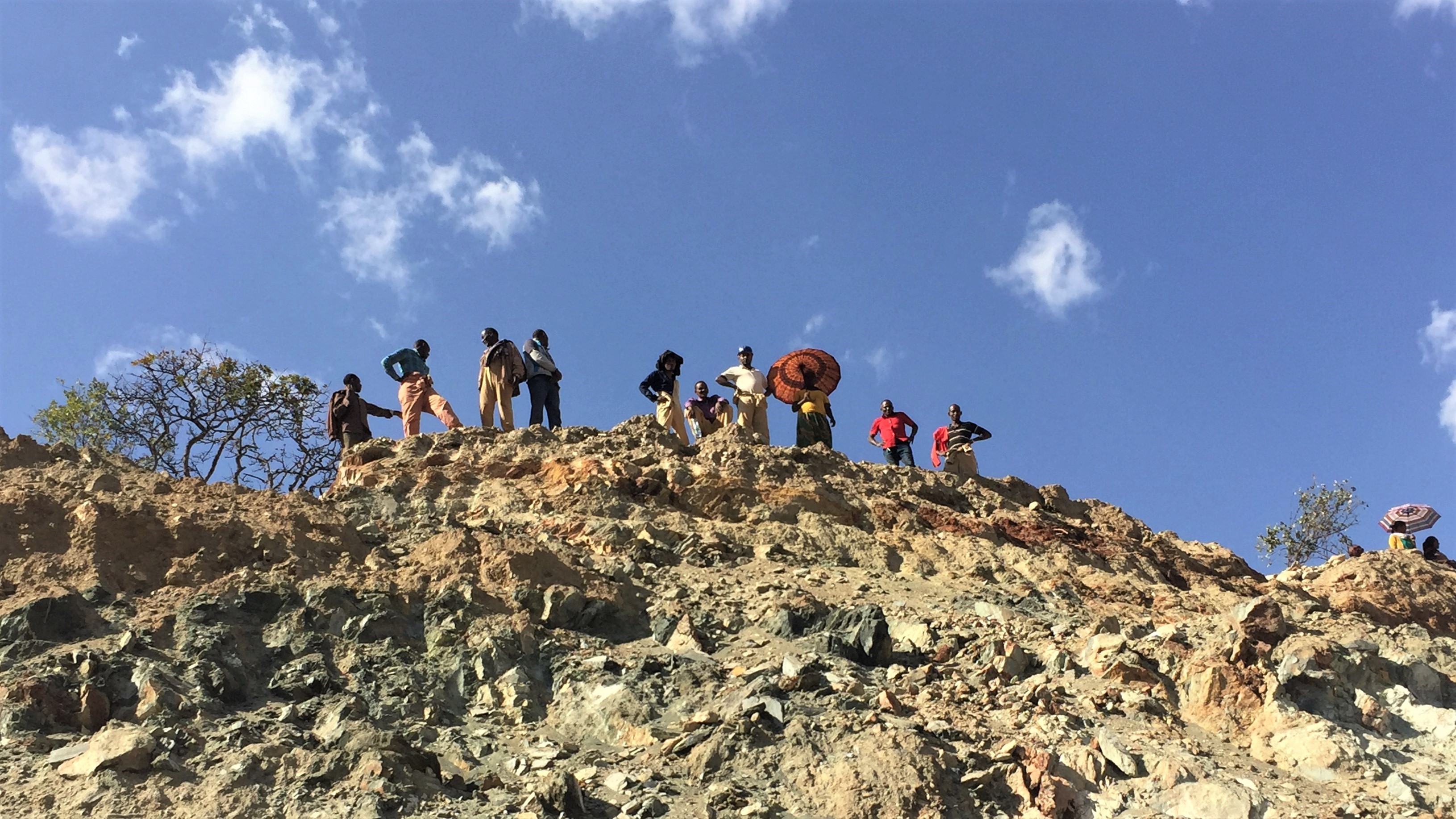 Miners in Shakiso looking up from the pit, 2018. © Estelle Levin-Nally for Levin Sources