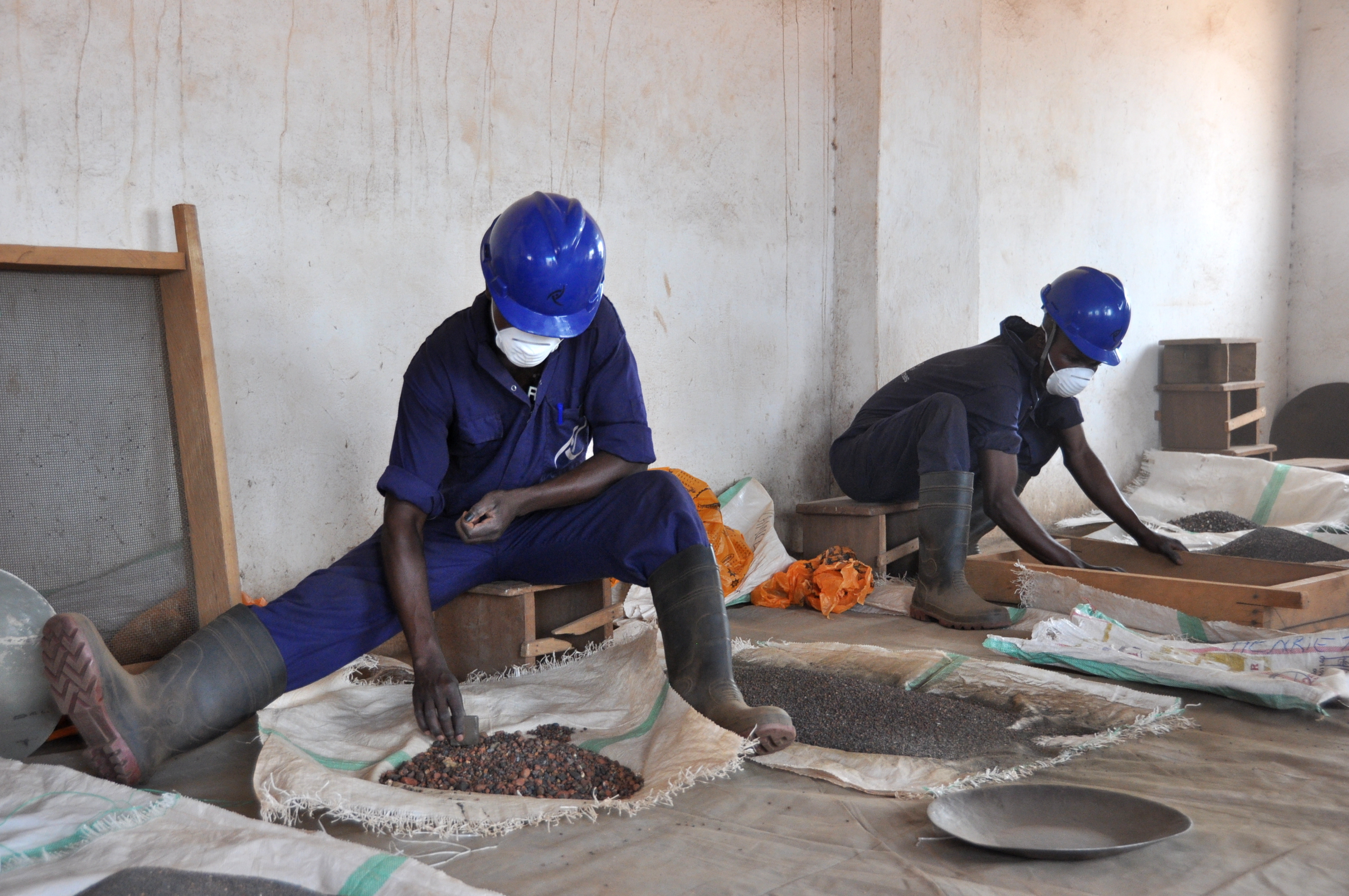 Sorting of coltan ore, DRC