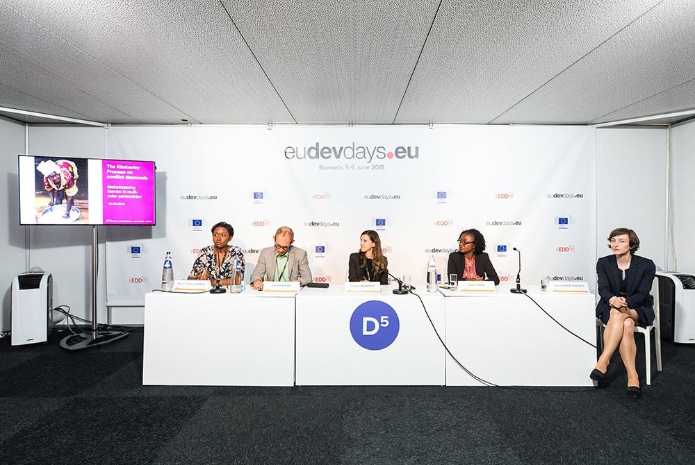 Levin Sources' Victoria Gronwald presenting at the European Development Days 2018 Levin Sources' Victoria Gronwald presenting at the European Development Days 2018
