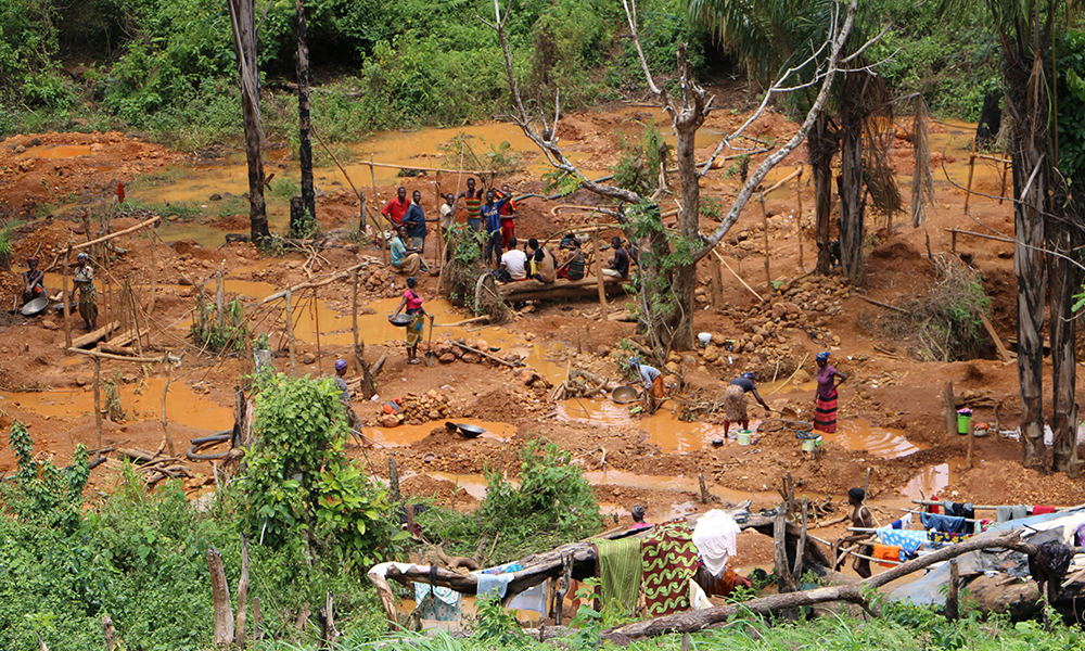 An ASM community in Ethiopa. Photo: Adam Rolfe/Levin Sources©